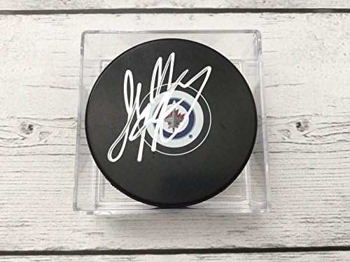 Josh Morrissey a semnat cu autograf Winnipeg Jets Hockey Puck c-autografe NHL pucks