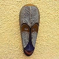 Novica decorativă Masca de lemn mare sese, albastru „Fang Fisherman”