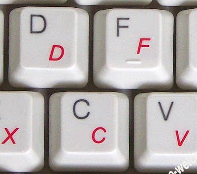 Online-Bine ați venit eticheta tradițională portugheză de la tastatură cu litere roșii transparente pentru laptopurile computerului